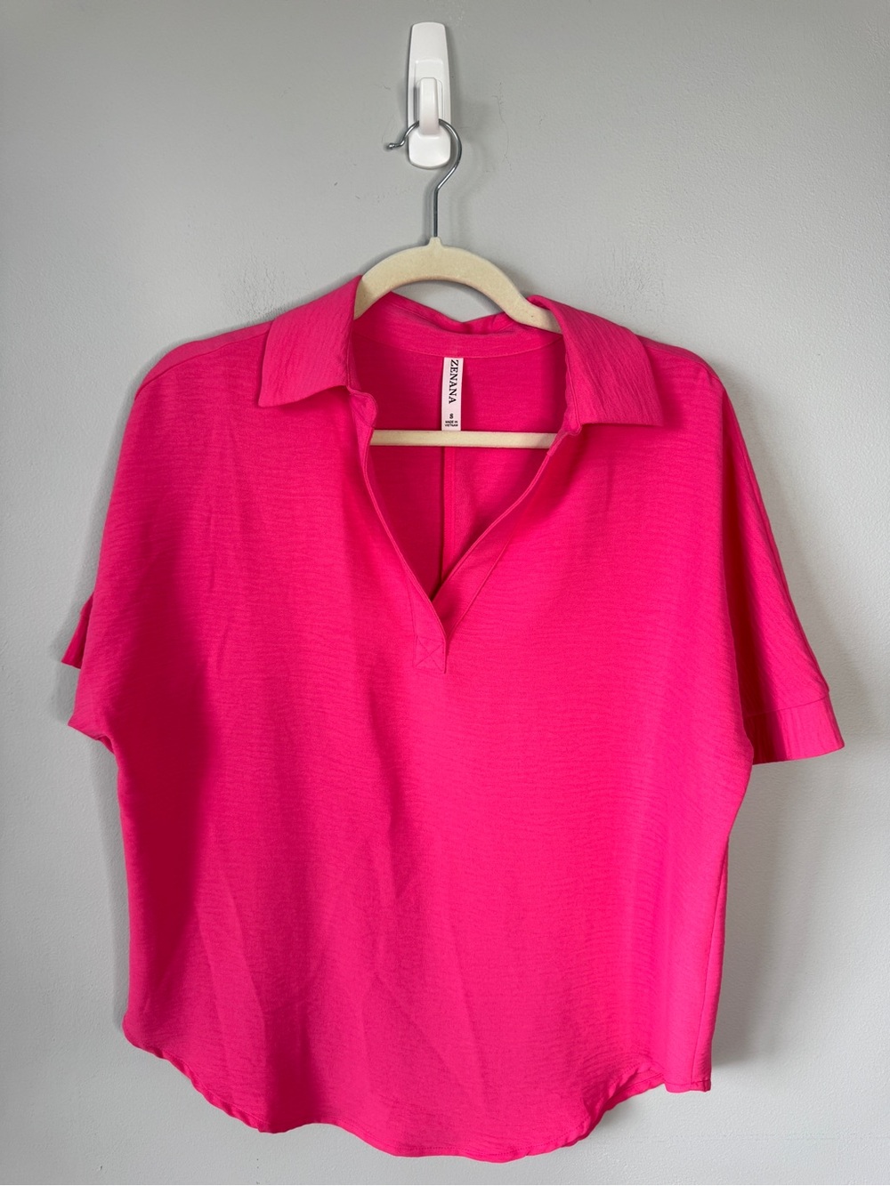 Zenana Outfitters V‑Neck Short Sleeve Top in Hot Pink